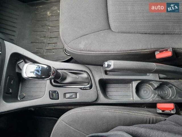 Рено Зое 2018 в Броварах на Automoto.ua Белый Рено Зое, объемом двигателя 0 л и пробегом 135 тыс. км за 9450 $, фото 11 на Automoto.ua