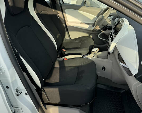 Білий Рено Зое, об'ємом двигуна 0 л та пробігом 47 тис. км за 8700 $, фото 23 на Automoto.ua