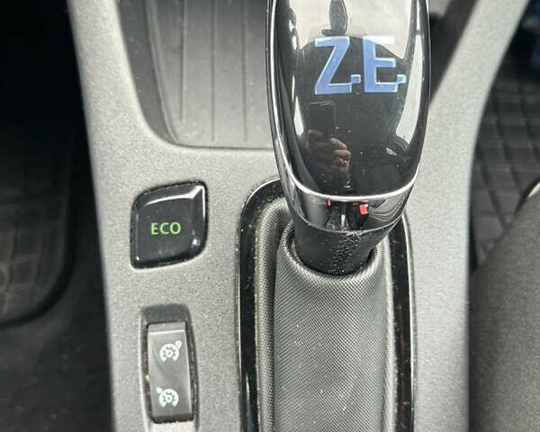 Білий Рено Зое, об'ємом двигуна 0 л та пробігом 91 тис. км за 10600 $, фото 14 на Automoto.ua