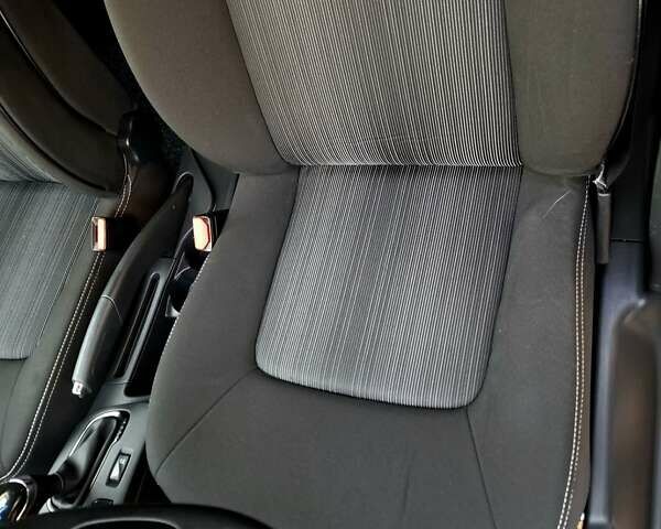 Белый Рено Зое, объемом двигателя 0 л и пробегом 129 тыс. км за 8700 $, фото 45 на Automoto.ua