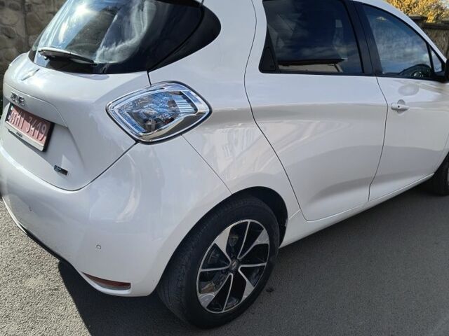 Белый Рено Зое, объемом двигателя 0 л и пробегом 42 тыс. км за 9500 $, фото 1 на Automoto.ua