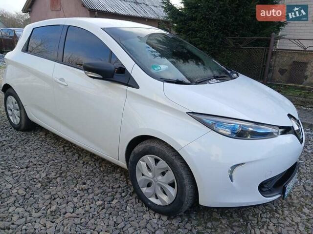 Белый Рено Зое, объемом двигателя 0 л и пробегом 64 тыс. км за 9200 $, фото 16 на Automoto.ua