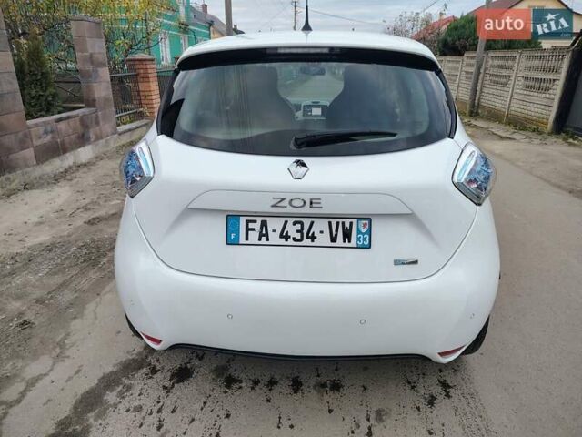 Белый Рено Зое, объемом двигателя 0 л и пробегом 90 тыс. км за 8900 $, фото 5 на Automoto.ua