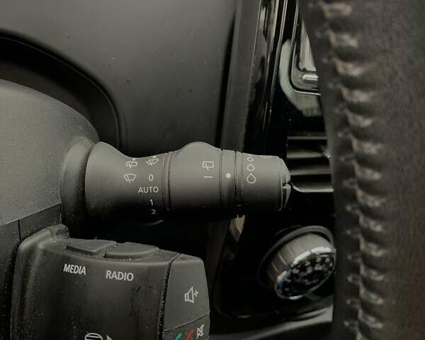 Белый Рено Зое, объемом двигателя 0 л и пробегом 32 тыс. км за 11500 $, фото 17 на Automoto.ua