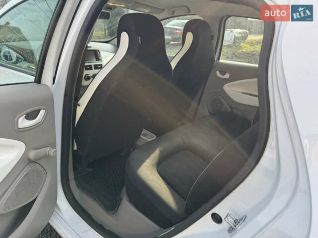 Білий Рено Зое, об'ємом двигуна 0 л та пробігом 47 тис. км за 8700 $, фото 17 на Automoto.ua
