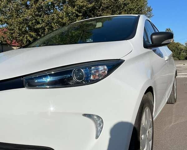 Белый Рено Зое, объемом двигателя 0 л и пробегом 160 тыс. км за 8200 $, фото 23 на Automoto.ua