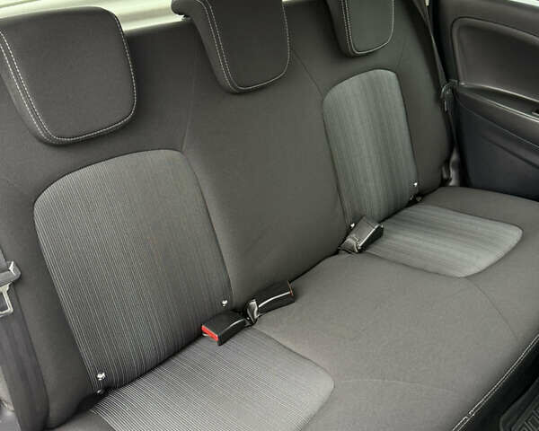 Білий Рено Зое, об'ємом двигуна 0 л та пробігом 56 тис. км за 9800 $, фото 13 на Automoto.ua