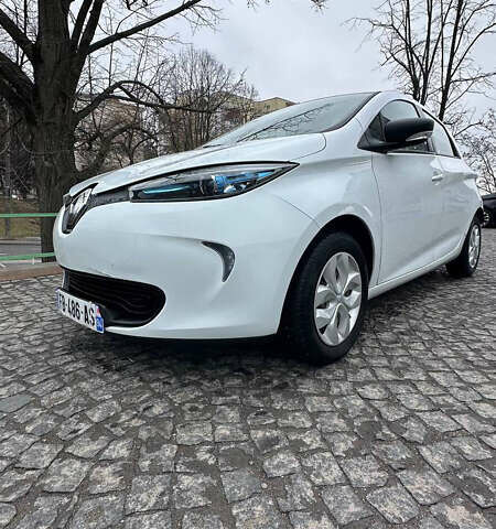 Белый Рено Зое, объемом двигателя 0 л и пробегом 97 тыс. км за 9200 $, фото 8 на Automoto.ua
