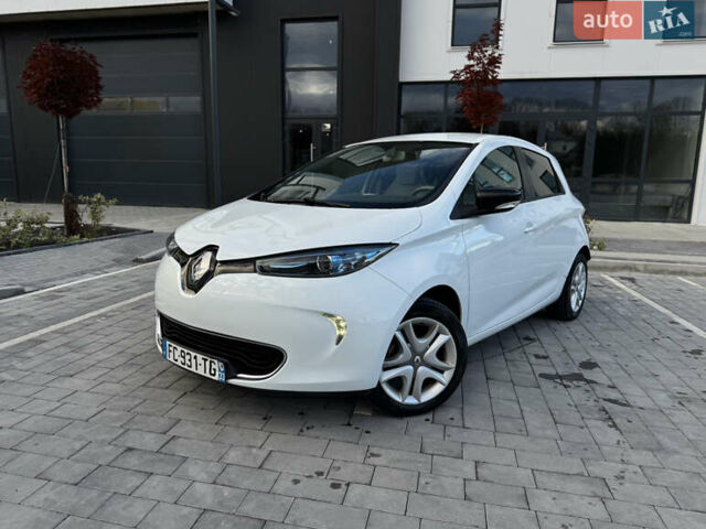 Белый Рено Зое, объемом двигателя 0 л и пробегом 75 тыс. км за 9900 $, фото 2 на Automoto.ua