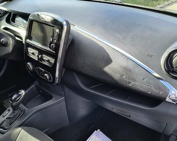 Білий Рено Зое, об'ємом двигуна 0 л та пробігом 42 тис. км за 9500 $, фото 16 на Automoto.ua