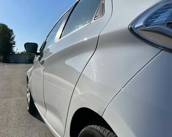 Белый Рено Зое, объемом двигателя 0 л и пробегом 160 тыс. км за 8200 $, фото 17 на Automoto.ua