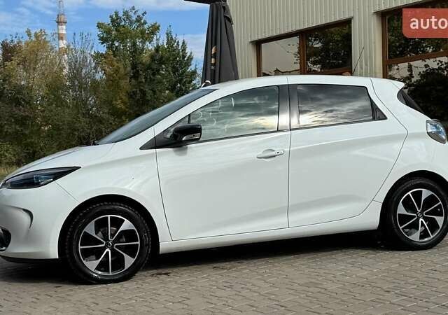 Белый Рено Зое, объемом двигателя 0 л и пробегом 157 тыс. км за 8700 $, фото 2 на Automoto.ua