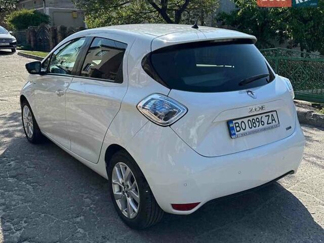 Белый Рено Зое, объемом двигателя 0 л и пробегом 38 тыс. км за 12000 $, фото 3 на Automoto.ua