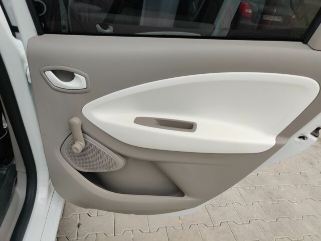 Білий Рено Зое, об'ємом двигуна 0 л та пробігом 190 тис. км за 8500 $, фото 10 на Automoto.ua