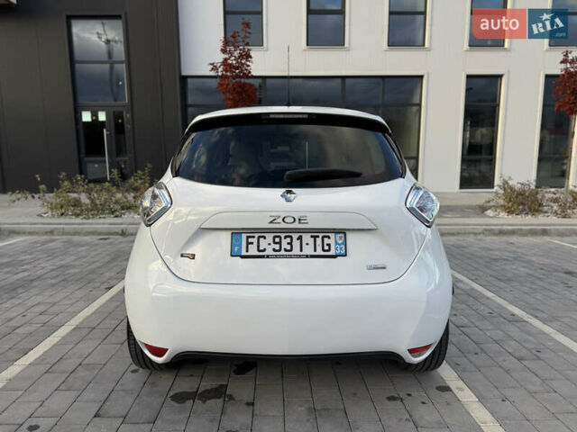 Белый Рено Зое, объемом двигателя 0 л и пробегом 75 тыс. км за 9900 $, фото 4 на Automoto.ua