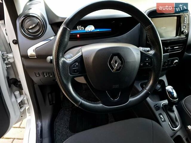 Белый Рено Зое, объемом двигателя 0 л и пробегом 129 тыс. км за 8700 $, фото 46 на Automoto.ua