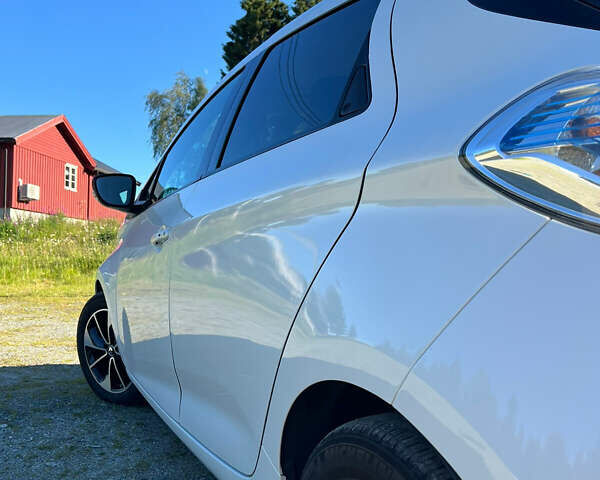 Білий Рено Зое, об'ємом двигуна 0 л та пробігом 73 тис. км за 6200 $, фото 3 на Automoto.ua