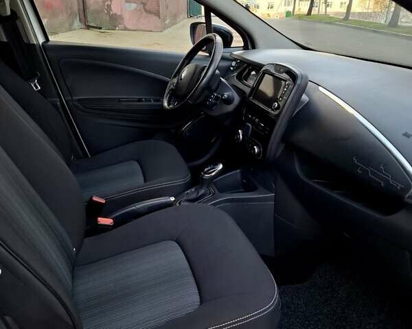 Белый Рено Зое, объемом двигателя 0 л и пробегом 129 тыс. км за 8700 $, фото 23 на Automoto.ua