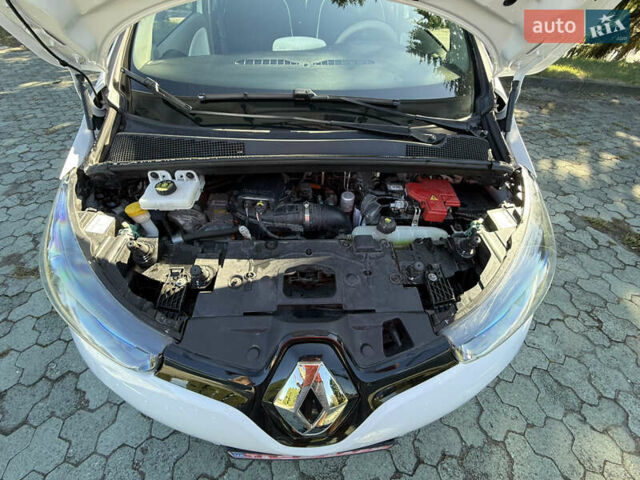 Белый Рено Зое, объемом двигателя 0 л и пробегом 57 тыс. км за 9500 $, фото 13 на Automoto.ua