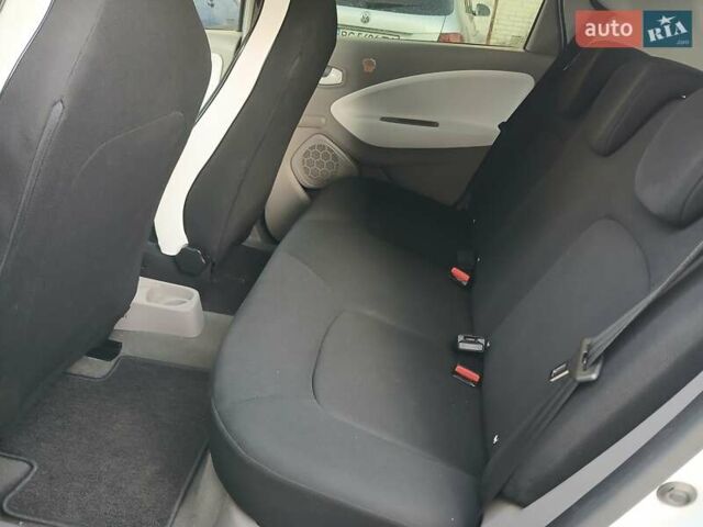 Белый Рено Зое, объемом двигателя 0 л и пробегом 64 тыс. км за 9200 $, фото 38 на Automoto.ua