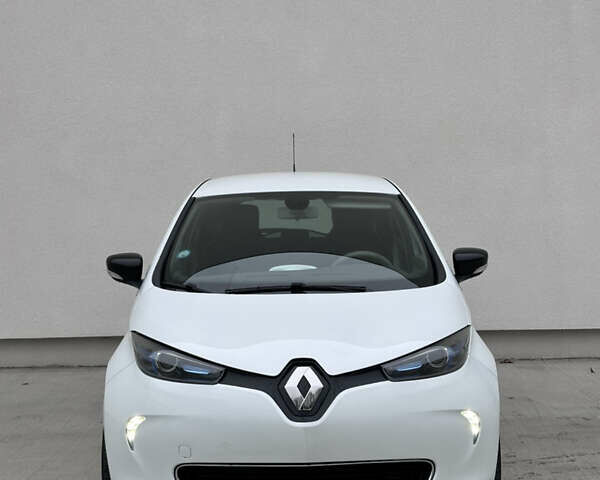 Белый Рено Зое, объемом двигателя 0 л и пробегом 96 тыс. км за 9800 $, фото 1 на Automoto.ua