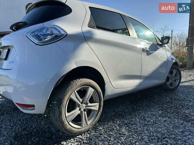 Белый Рено Зое, объемом двигателя 0 л и пробегом 105 тыс. км за 9100 $, фото 3 на Automoto.ua