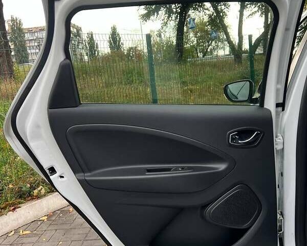 Белый Рено Зое, объемом двигателя 0 л и пробегом 109 тыс. км за 9499 $, фото 9 на Automoto.ua
