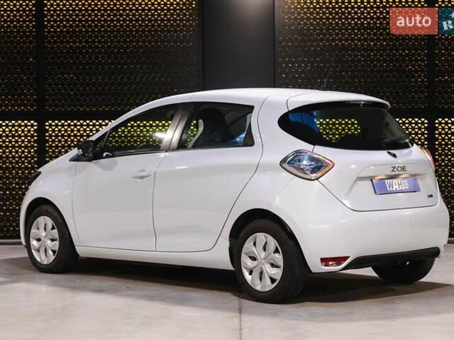 Белый Рено Зое, объемом двигателя 0 л и пробегом 18 тыс. км за 10300 $, фото 9 на Automoto.ua