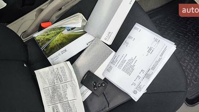 Белый Рено Зое, объемом двигателя 0 л и пробегом 62 тыс. км за 9999 $, фото 42 на Automoto.ua