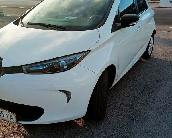 Белый Рено Зое, объемом двигателя 0 л и пробегом 21 тыс. км за 10800 $, фото 8 на Automoto.ua