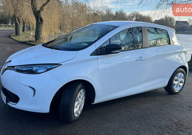 Белый Рено Зое, объемом двигателя 0 л и пробегом 85 тыс. км за 8700 $, фото 9 на Automoto.ua