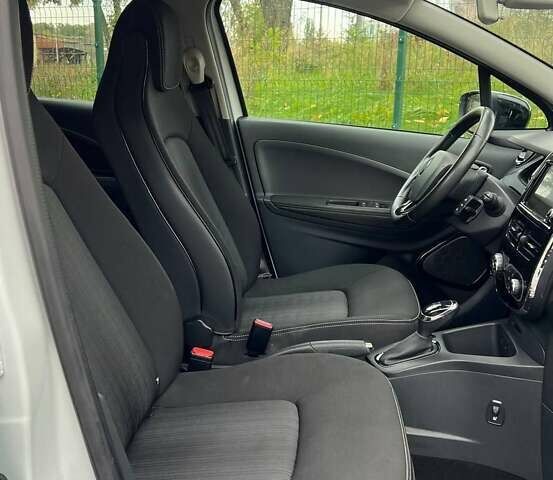 Белый Рено Зое, объемом двигателя 0 л и пробегом 109 тыс. км за 9499 $, фото 19 на Automoto.ua