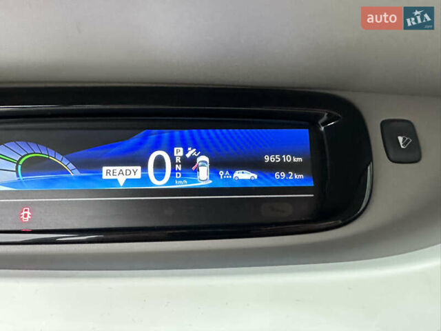 Белый Рено Зое, объемом двигателя 0 л и пробегом 96 тыс. км за 9800 $, фото 17 на Automoto.ua