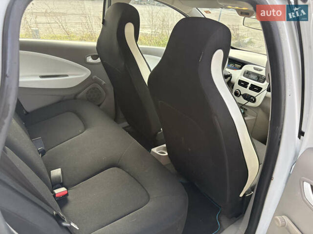 Білий Рено Зое, об'ємом двигуна 0 л та пробігом 130 тис. км за 8500 $, фото 13 на Automoto.ua