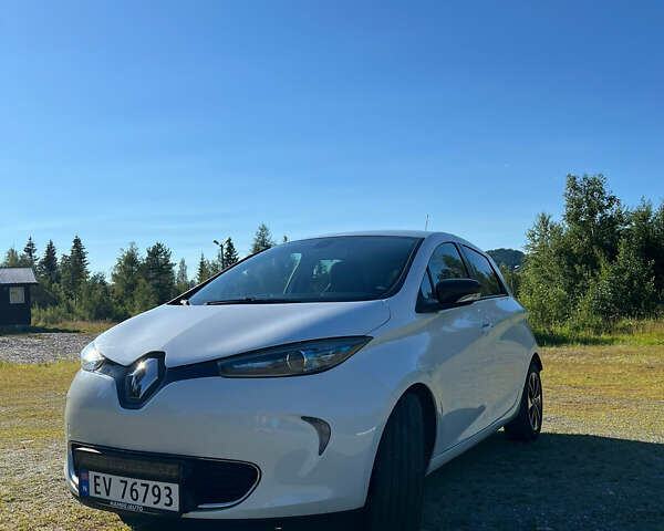 Білий Рено Зое, об'ємом двигуна 0 л та пробігом 73 тис. км за 6200 $, фото 2 на Automoto.ua