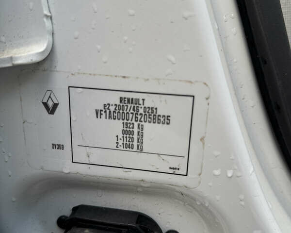 Белый Рено Зое, объемом двигателя 0 л и пробегом 75 тыс. км за 9900 $, фото 29 на Automoto.ua