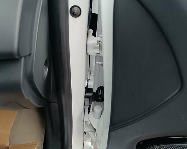 Белый Рено Зое, объемом двигателя 0 л и пробегом 116 тыс. км за 8750 $, фото 18 на Automoto.ua