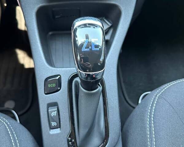 Білий Рено Зое, об'ємом двигуна 0 л та пробігом 41 тис. км за 11500 $, фото 15 на Automoto.ua