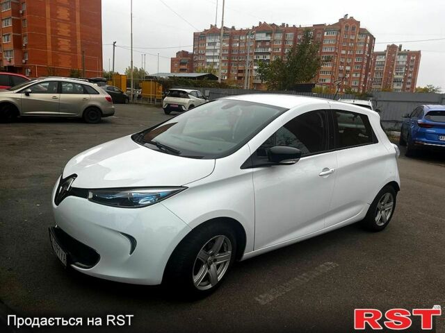 Белый Рено Зое, объемом двигателя 0 л и пробегом 102 тыс. км за 8500 $, фото 12 на Automoto.ua