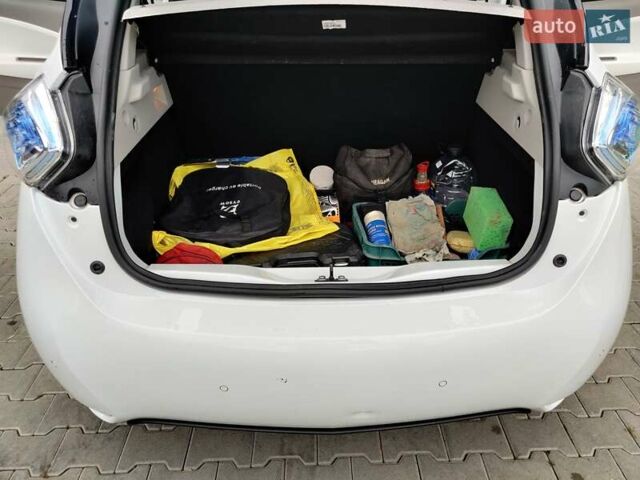Білий Рено Зое, об'ємом двигуна 0 л та пробігом 190 тис. км за 9300 $, фото 16 на Automoto.ua