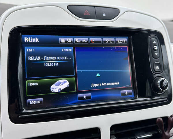 Белый Рено Зое, объемом двигателя 0 л и пробегом 96 тыс. км за 9800 $, фото 18 на Automoto.ua