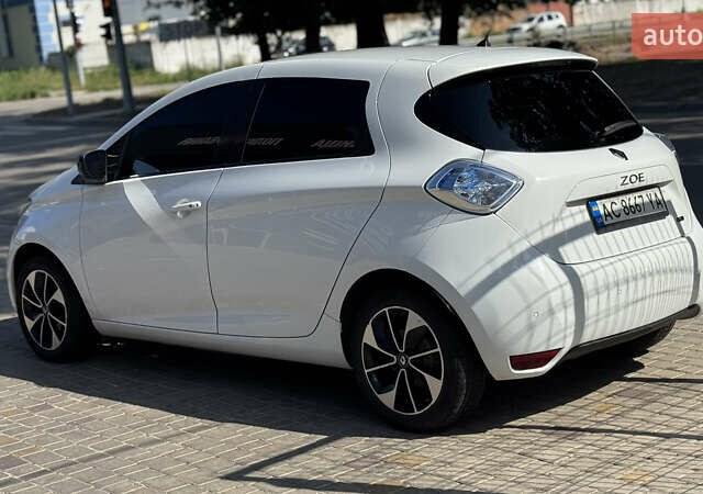 Белый Рено Зое, объемом двигателя 0 л и пробегом 125 тыс. км за 9900 $, фото 8 на Automoto.ua
