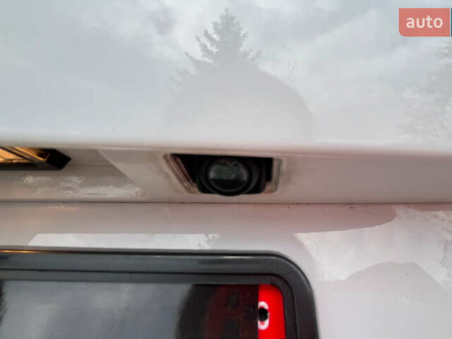 Белый Рено Зое, объемом двигателя 0 л и пробегом 140 тыс. км за 9300 $, фото 25 на Automoto.ua