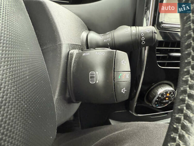 Білий Рено Зое, об'ємом двигуна 0 л та пробігом 56 тис. км за 9800 $, фото 21 на Automoto.ua