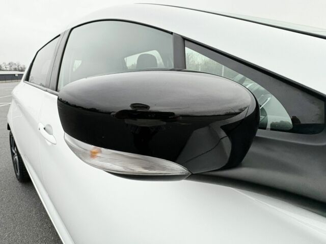 Белый Рено Зое, объемом двигателя 0 л и пробегом 37 тыс. км за 9600 $, фото 9 на Automoto.ua