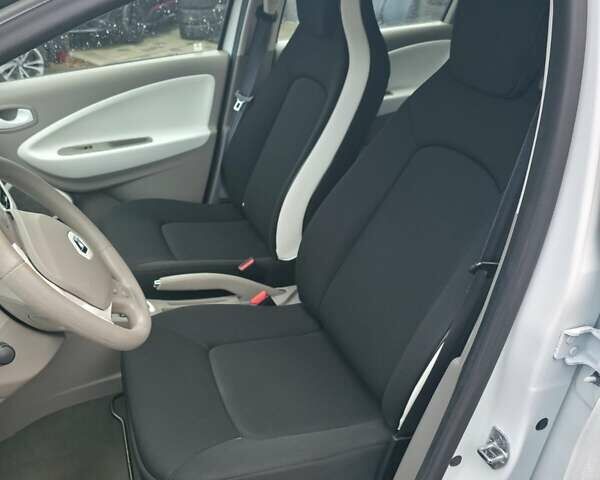 Белый Рено Зое, объемом двигателя 0 л и пробегом 85 тыс. км за 7999 $, фото 3 на Automoto.ua