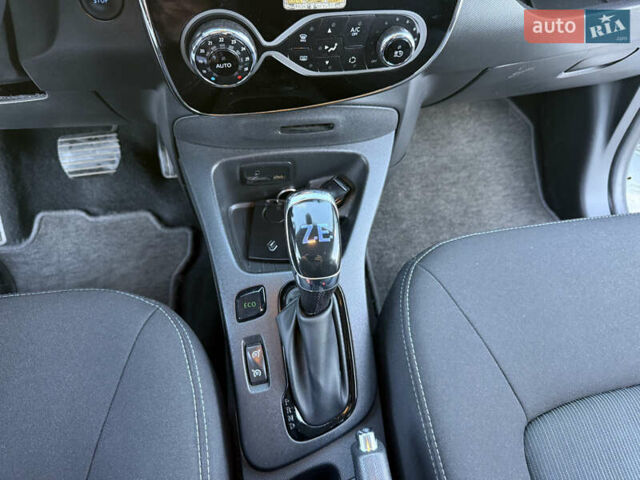 Белый Рено Зое, объемом двигателя 0 л и пробегом 51 тыс. км за 10800 $, фото 60 на Automoto.ua