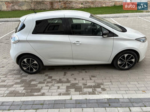 Белый Рено Зое, объемом двигателя 0 л и пробегом 44 тыс. км за 9999 $, фото 3 на Automoto.ua