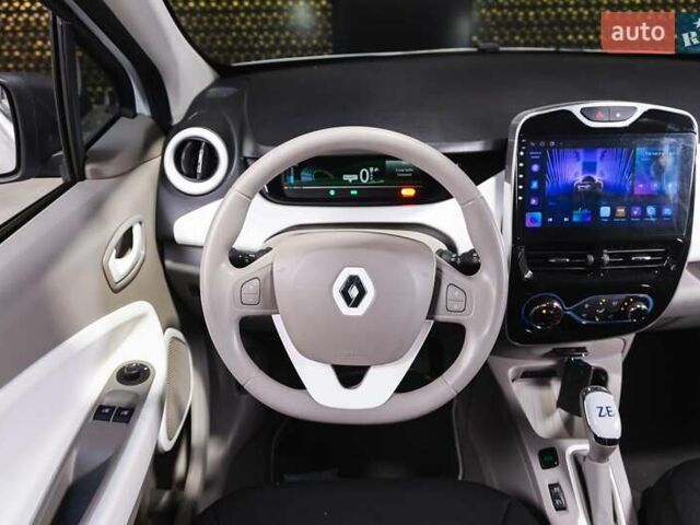 Белый Рено Зое, объемом двигателя 0 л и пробегом 18 тыс. км за 10300 $, фото 20 на Automoto.ua