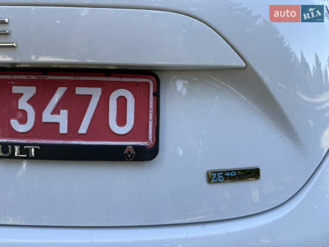 Белый Рено Зое, объемом двигателя 0 л и пробегом 57 тыс. км за 9500 $, фото 20 на Automoto.ua